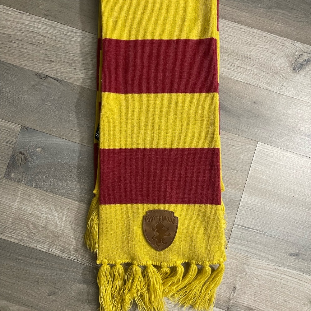Warner Bros. Harry Potter Knit Scarf in Yellow & Red